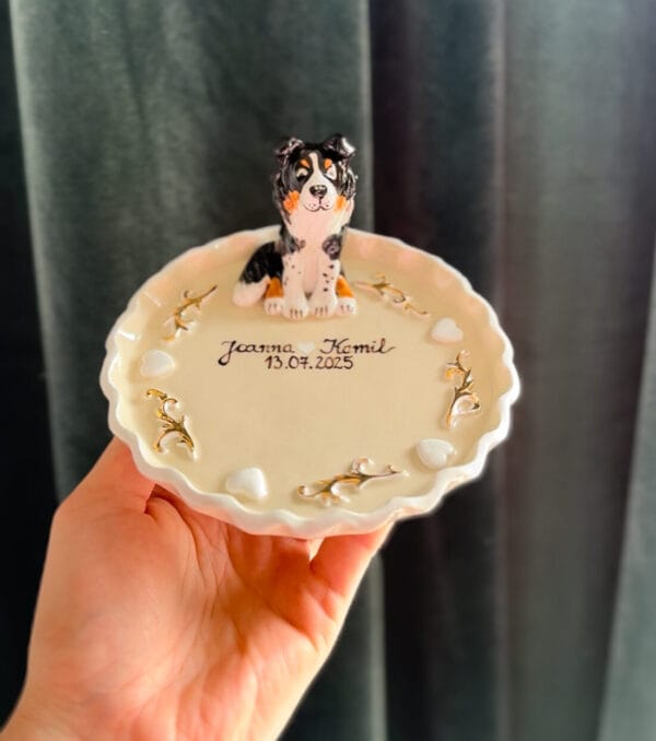 Podstawka na obrączki z figurką